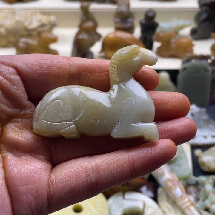 蛇纹石玉颈饰未镶嵌