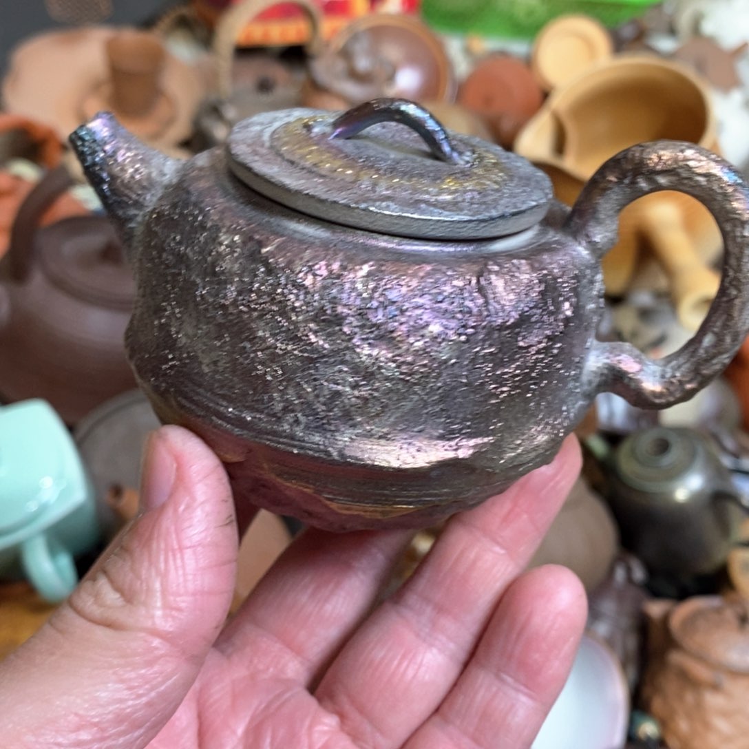 盖碗冲泡后汤色清澈透明