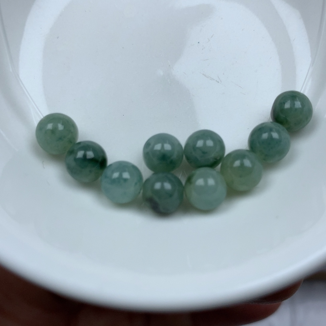 翡翠颈饰未镶嵌卡6➕。10颗。