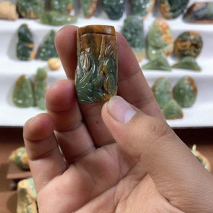 吊坠(不含链)未镶嵌岫岩河磨玉（透闪石质玉）