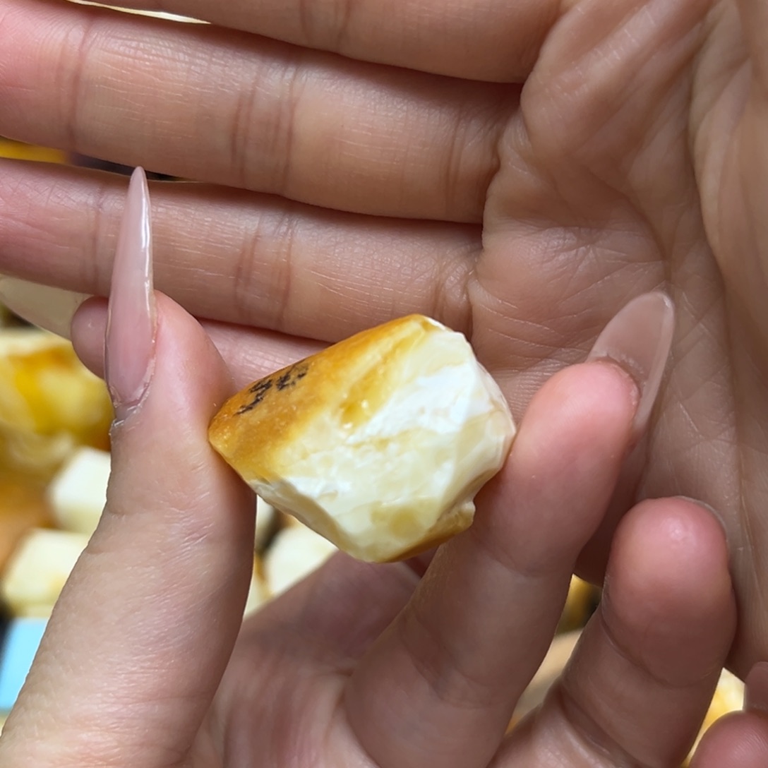 定制琥珀未镶嵌蜜蜡