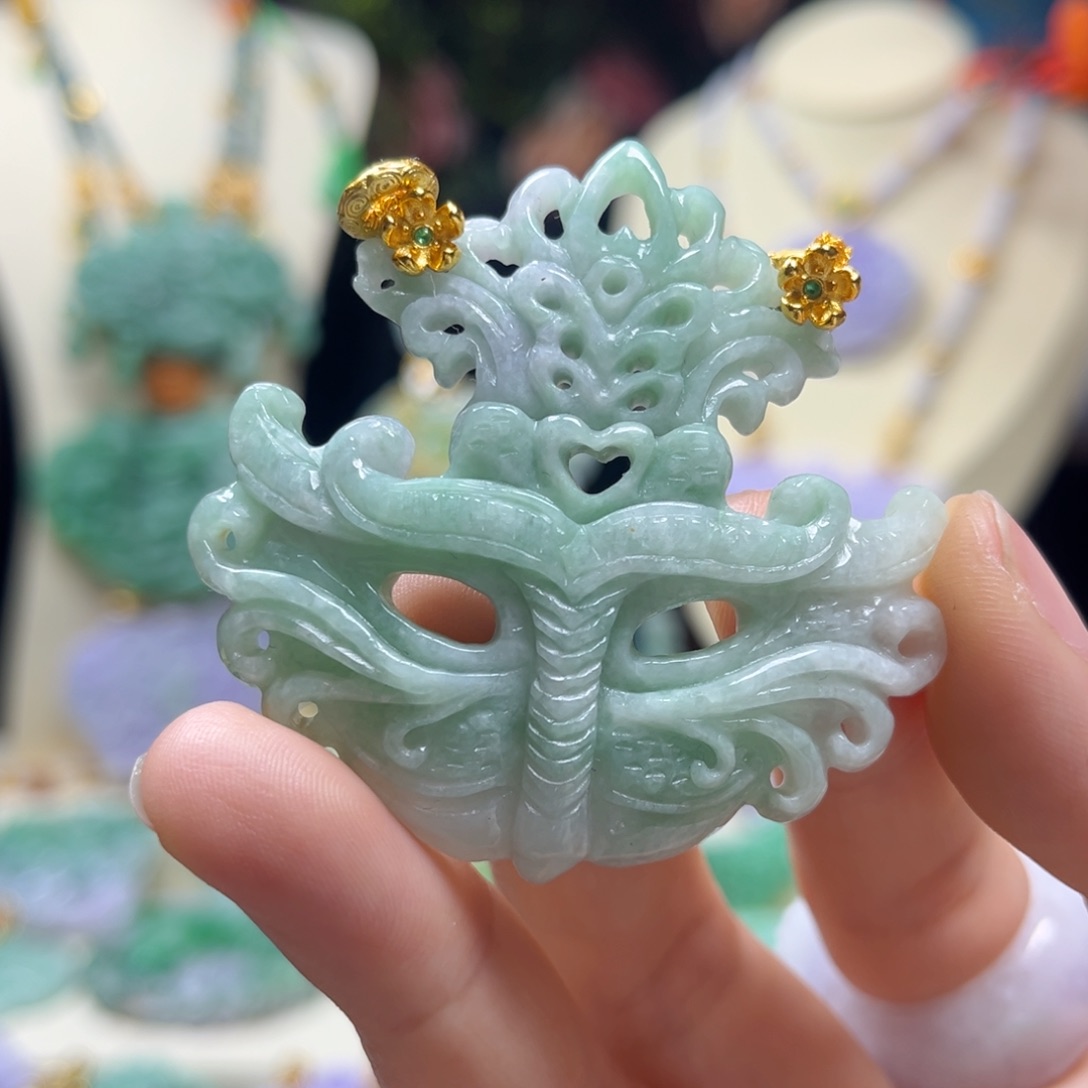 翡翠颈饰未镶嵌兰陵王