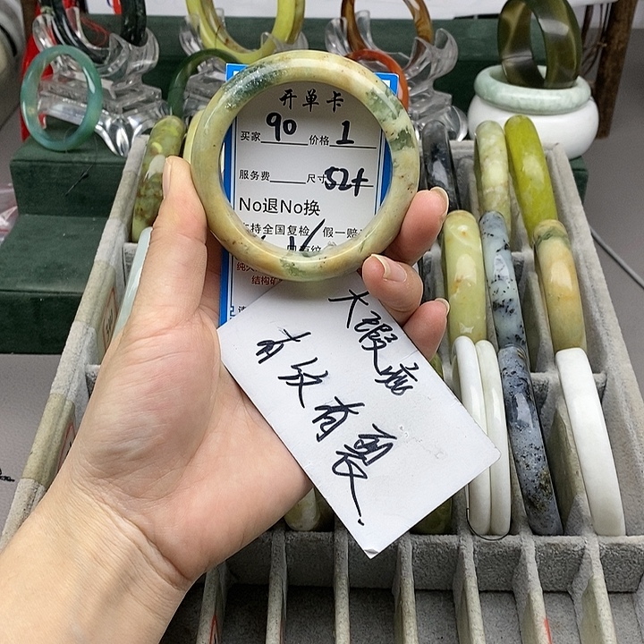 蛇纹石玉未镶嵌手镯