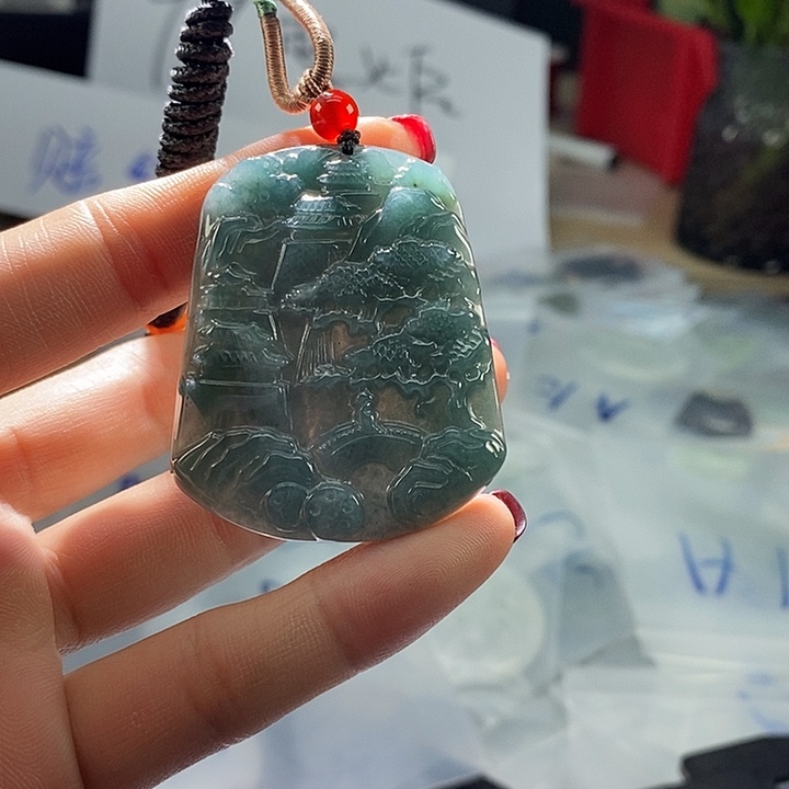 翡翠颈饰未镶嵌翡翠