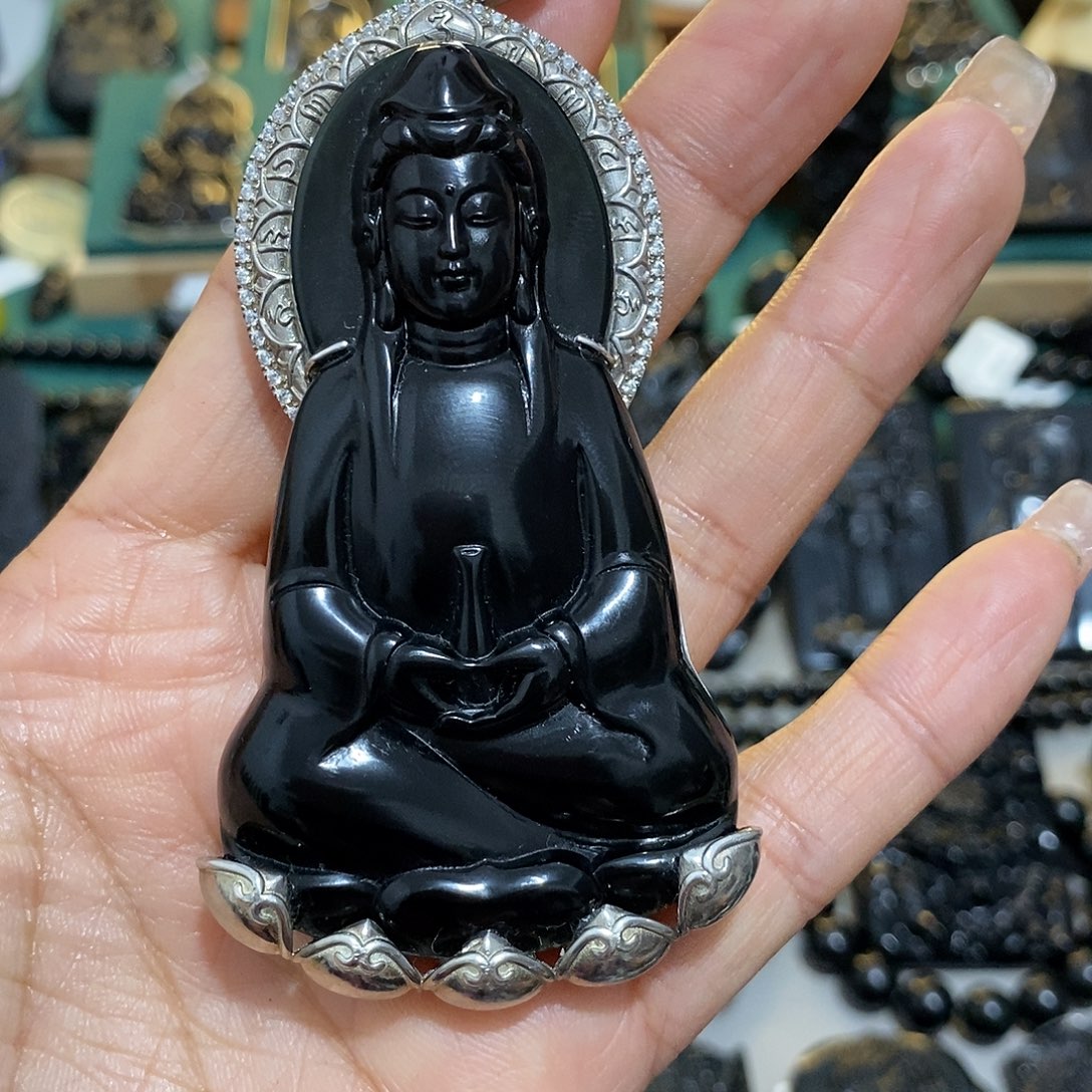 蛇纹石玉颈饰未镶嵌布**二