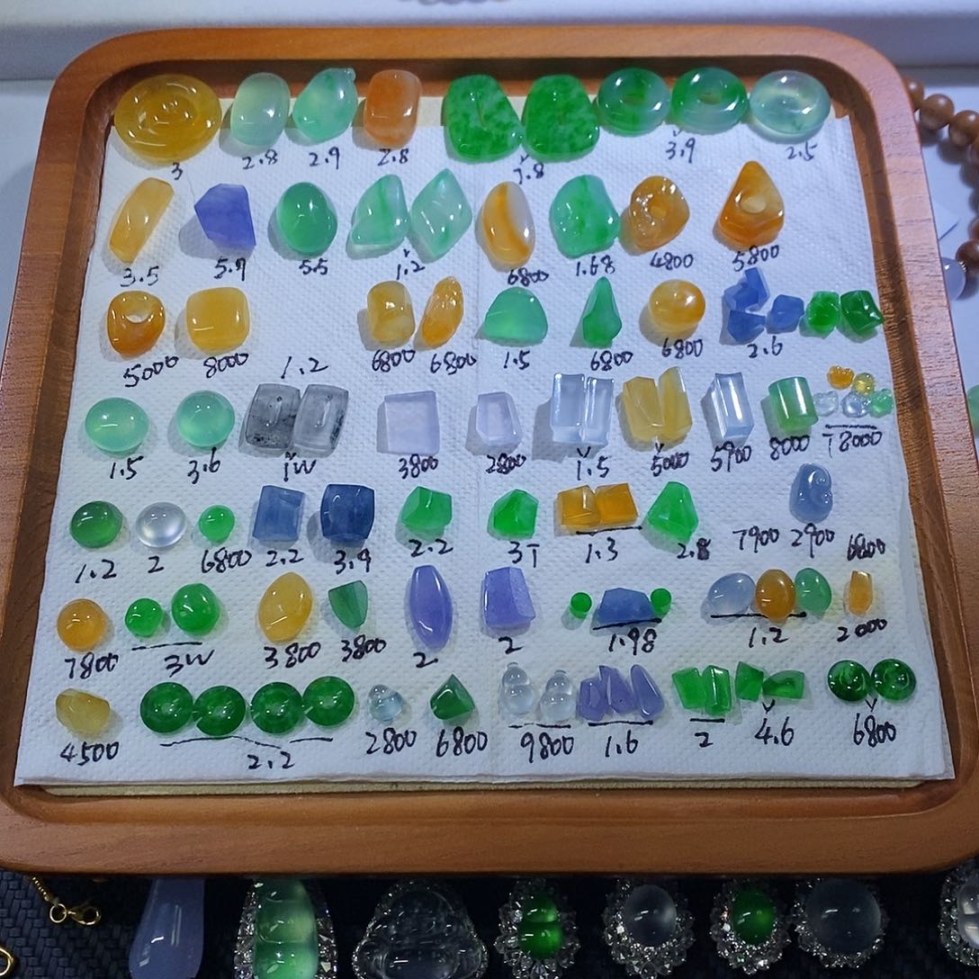 翡翠手链未镶嵌多样发其一