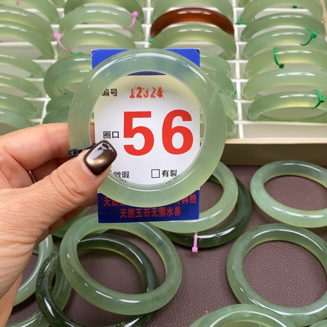 大***仔蛇纹石玉未镶嵌手镯