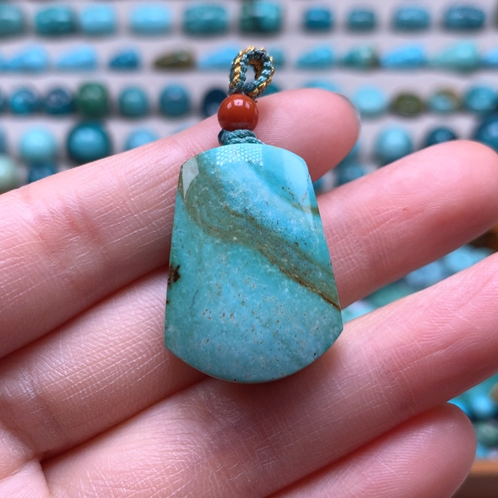 绿松石未镶嵌颈饰