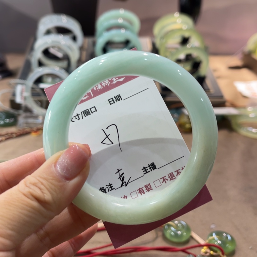 蛇纹石玉手镯未镶嵌喜****司