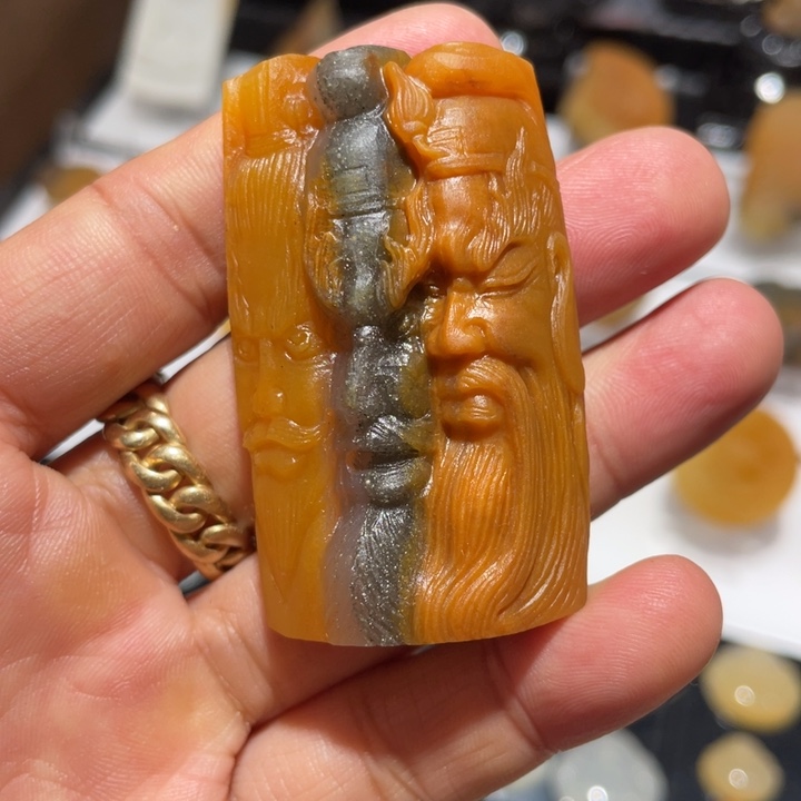 石英质玉（黄龙玉）未镶嵌颈饰