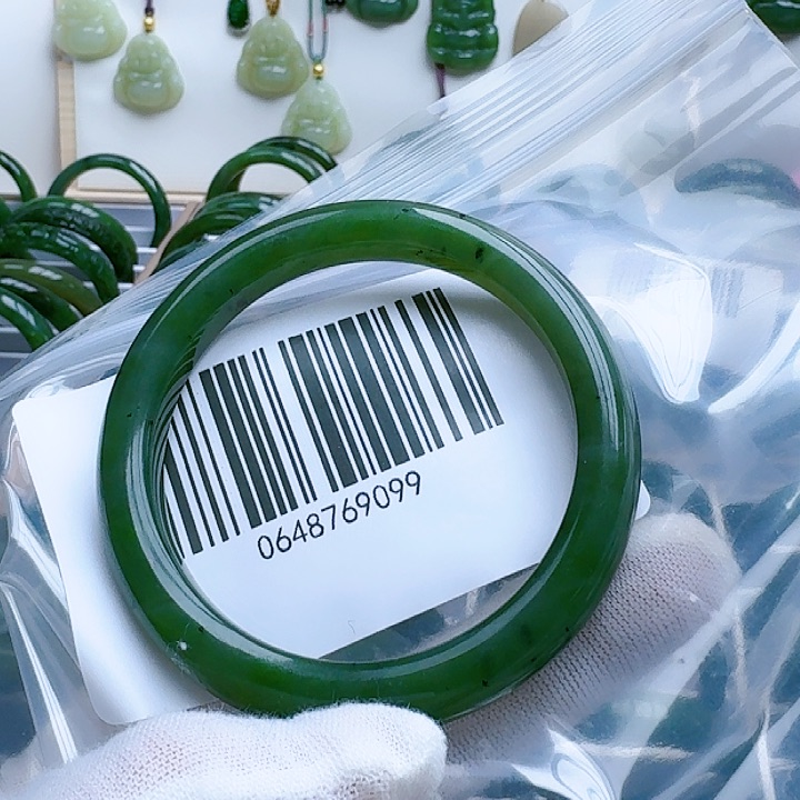 和田玉（碧玉）手镯未镶嵌5657包容