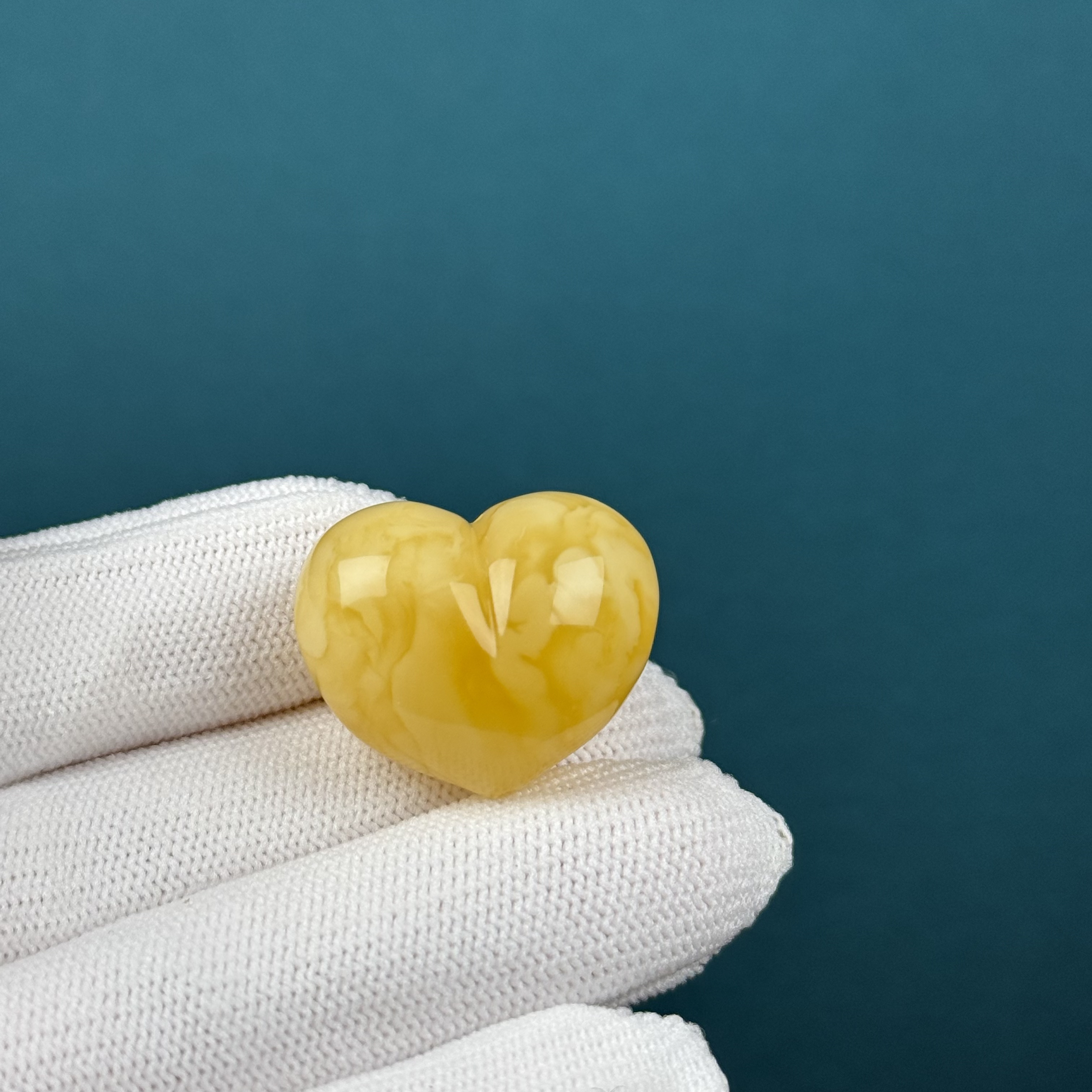 F4958天然原矿蜜蜡 屁桃爱心26*20.6*16.2mm支持复检假一罚十