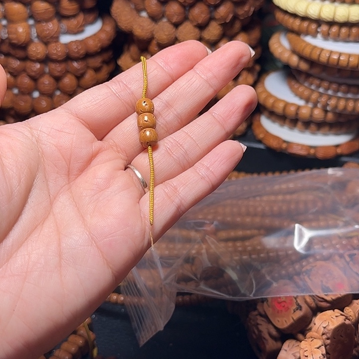 桃核手串7.5乘6.5三个