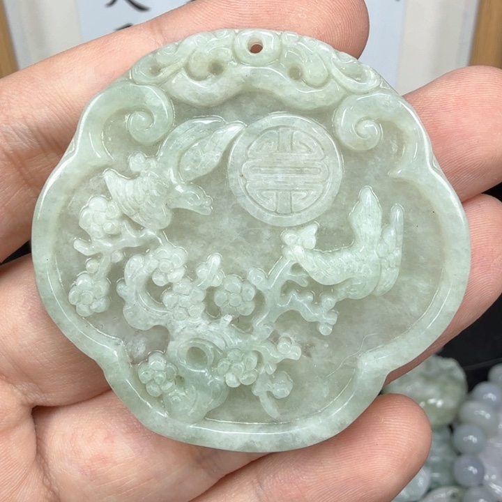 翡翠挂件未镶嵌翡翠