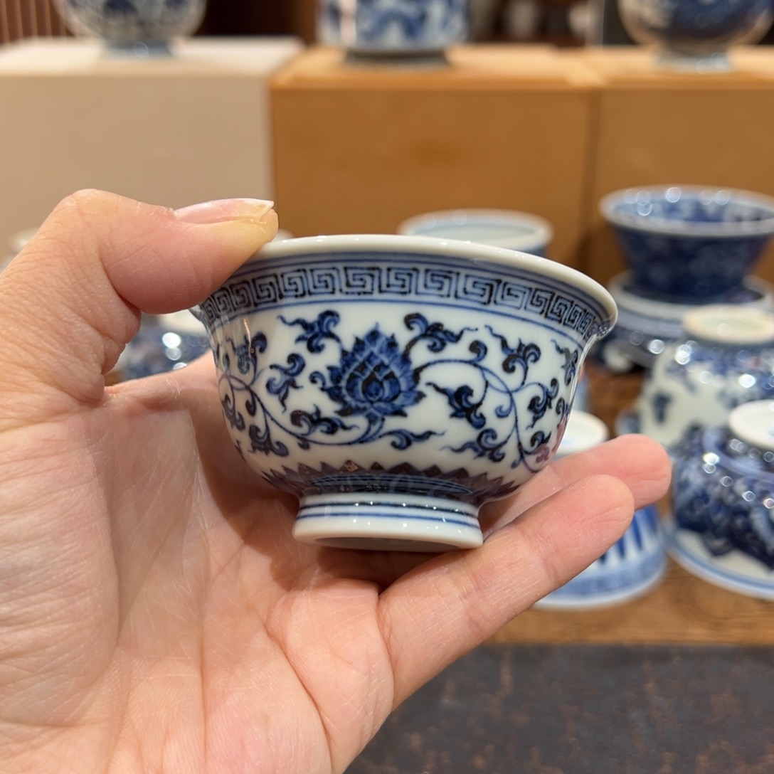 云林匠造小压手缠枝莲
