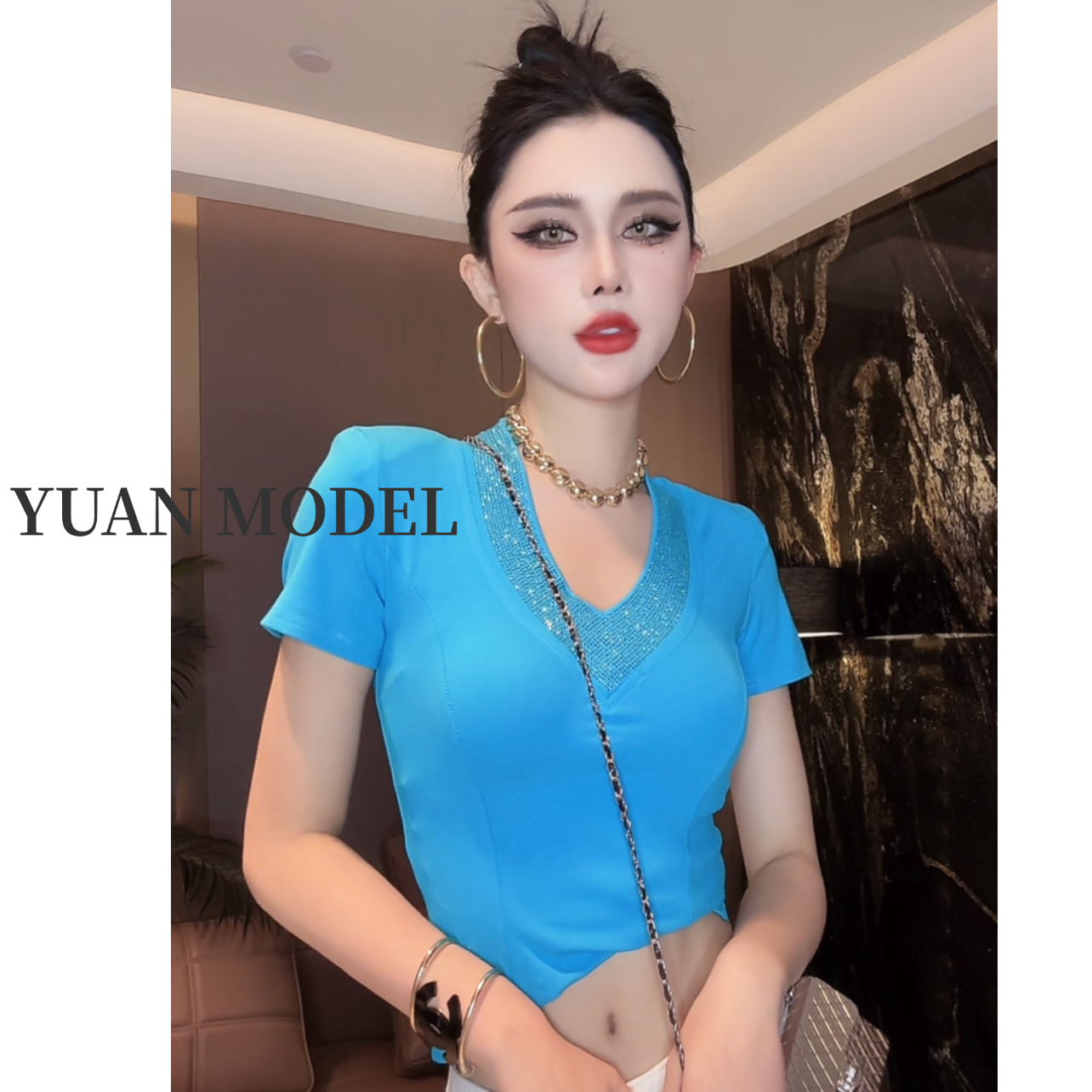 【YUAN MODEL】媛老板-2025春装时尚立体V领烫钻短袖T恤打底022797