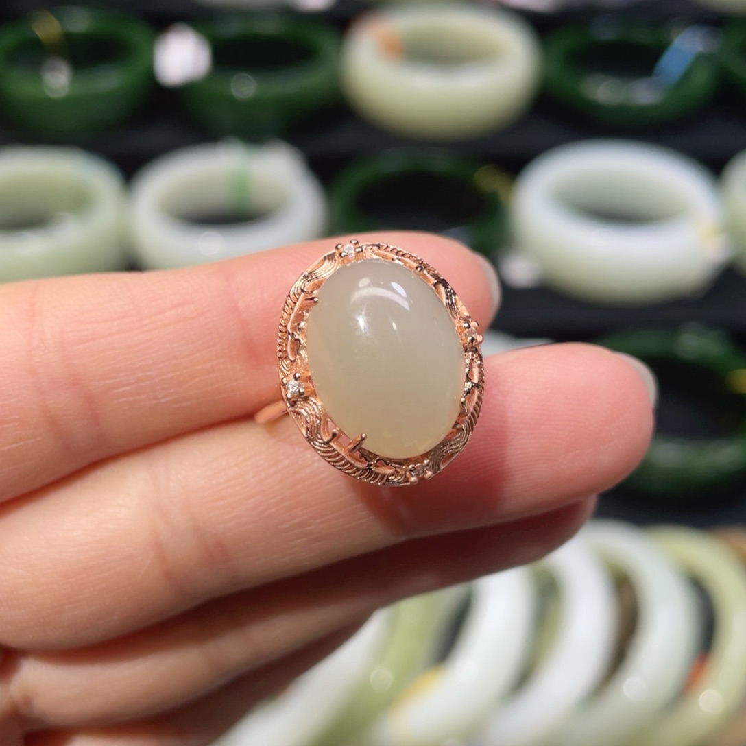 未镶嵌戒指和田玉