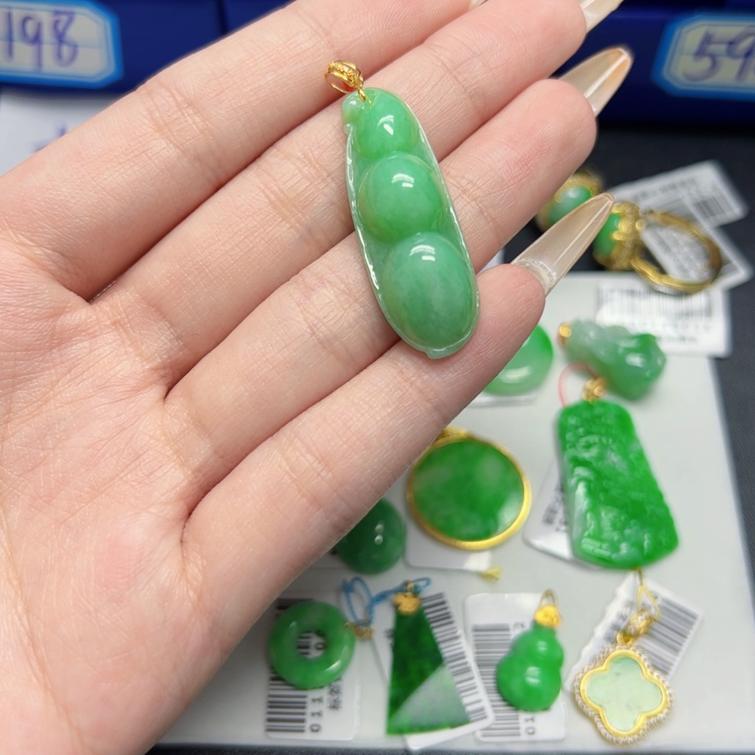 翡翠颈饰18K金镶嵌豆子