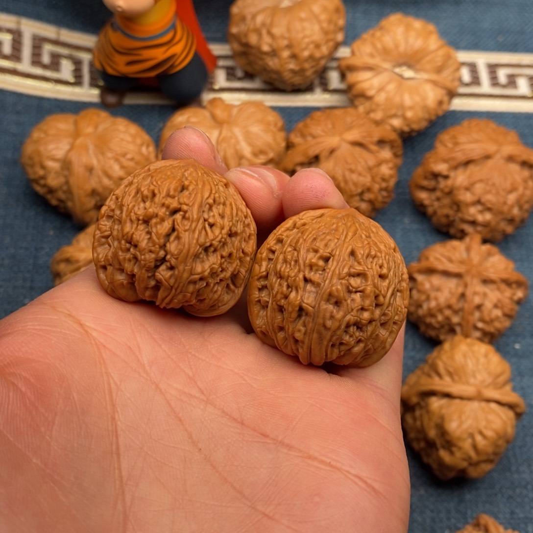 文玩核桃把件32红宝石狮子头