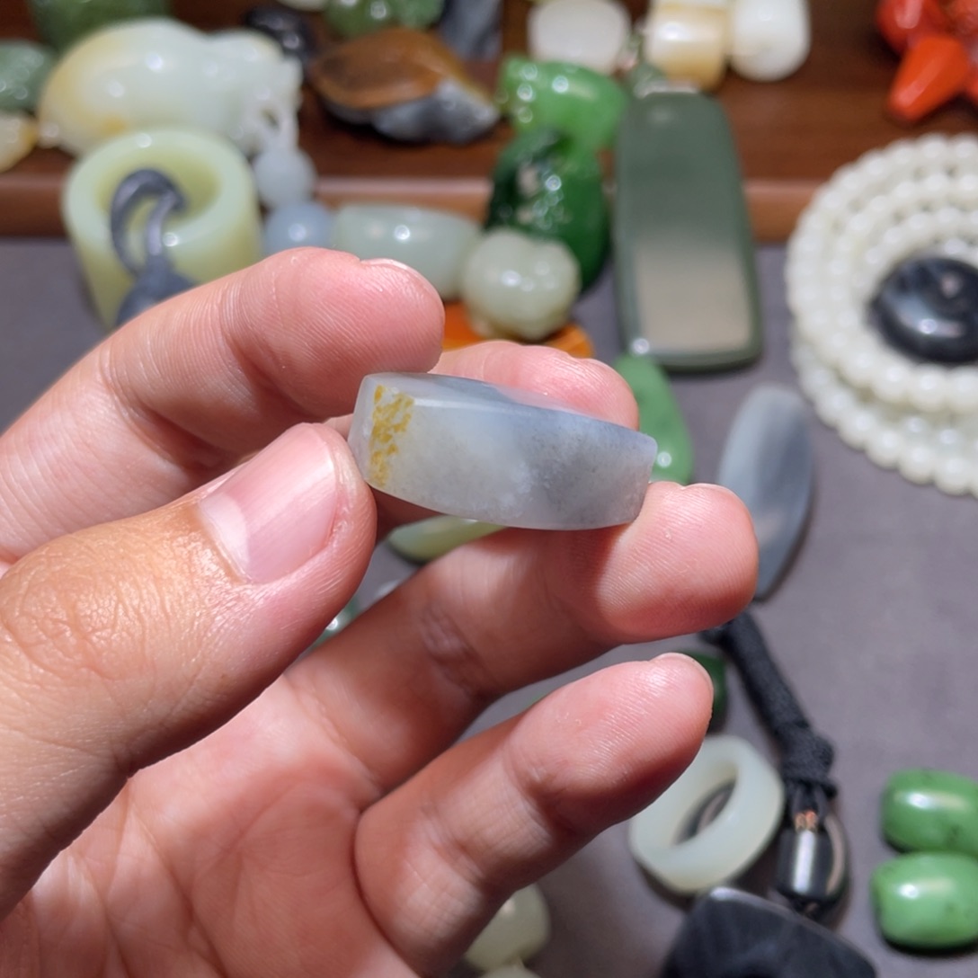 和田玉颈饰未镶嵌灵****！