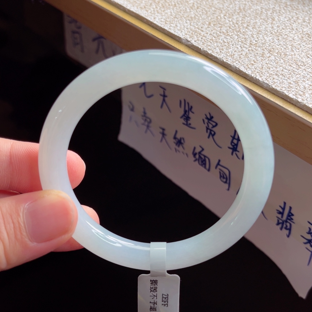 翡翠手镯未镶嵌手镯