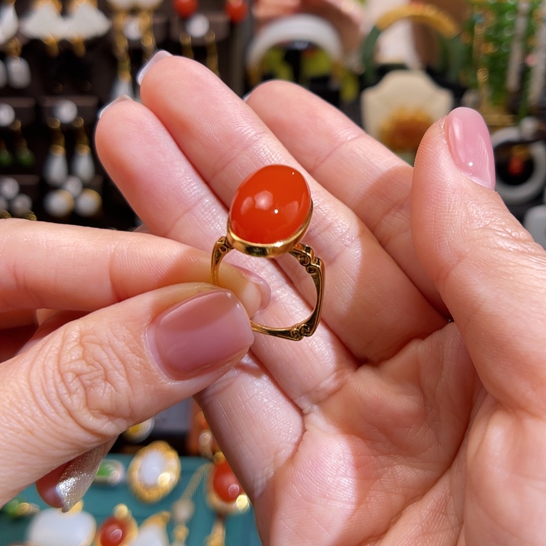 南红玛瑙戒指18K金镶嵌静*?