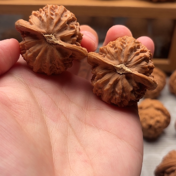 文玩核桃吊坠40.5宫灯