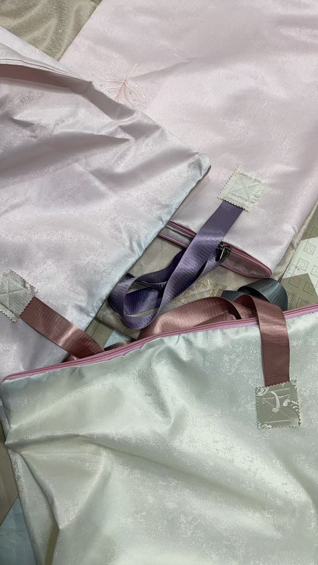 100×80浅色绣花款大容量收纳袋承重100斤换季衣物被褥搬家打包袋