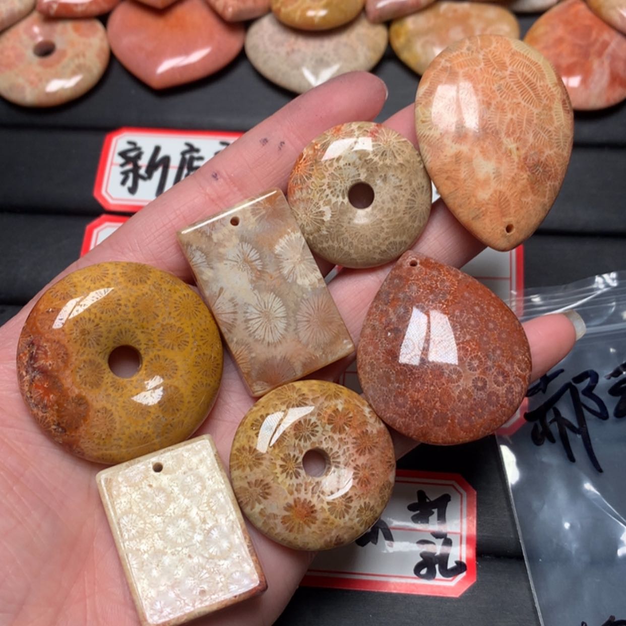 【闪购商品】硅化玉颈饰未镶嵌郝*子