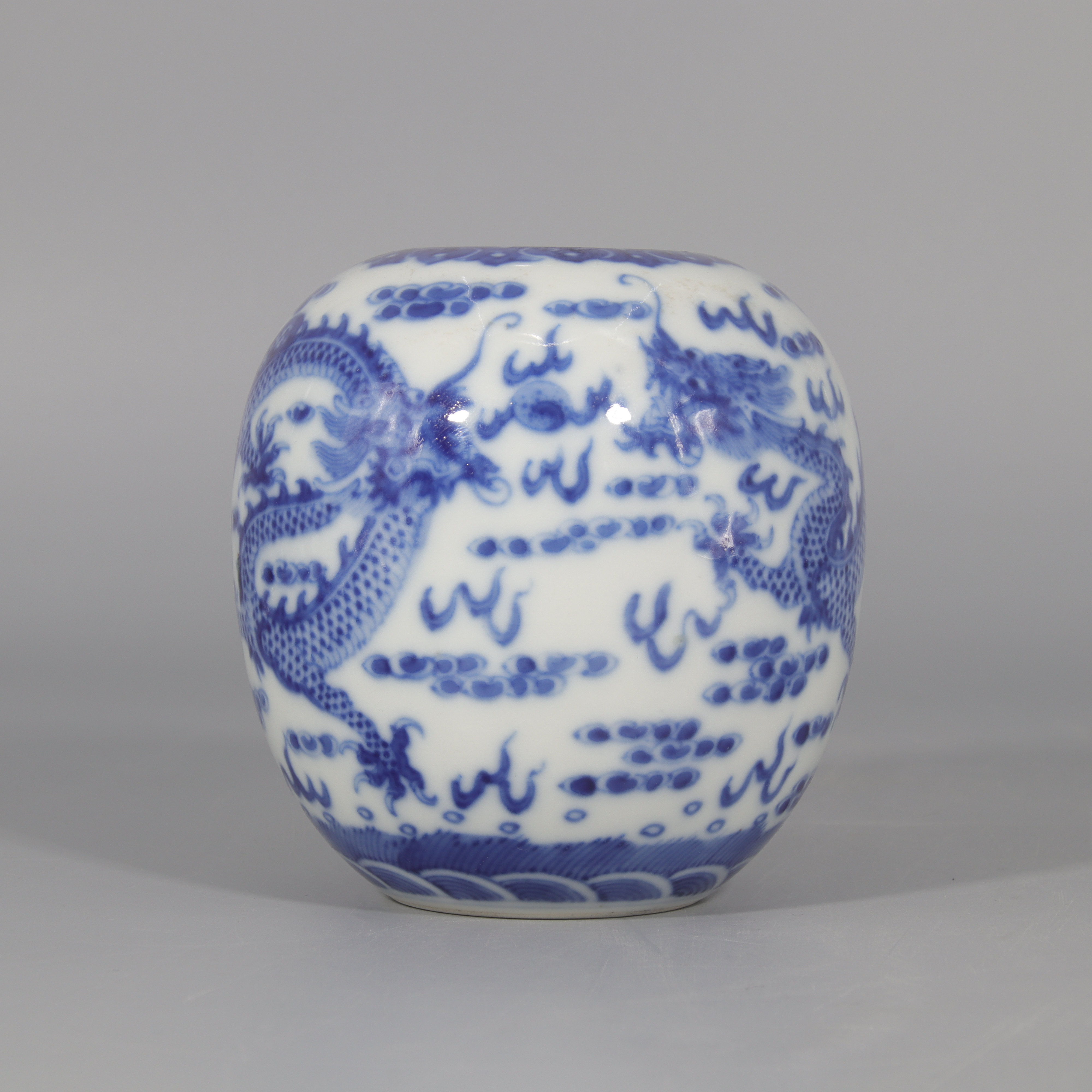 青花双龙戏珠纹水盂    H412-333