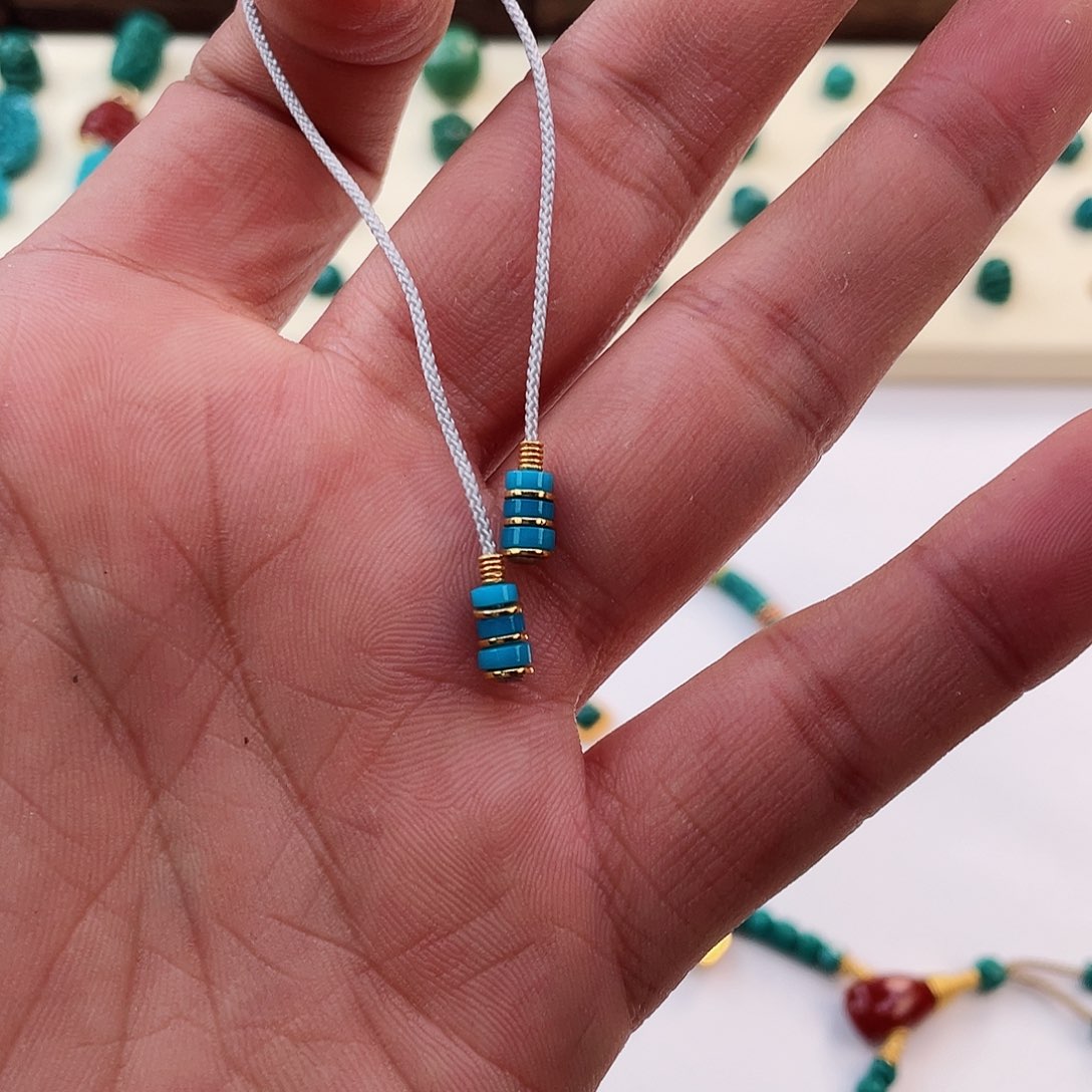 绿松石颈饰未镶嵌