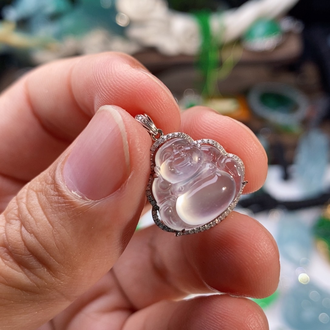 翡翠颈饰18K金镶嵌小玻璃佛