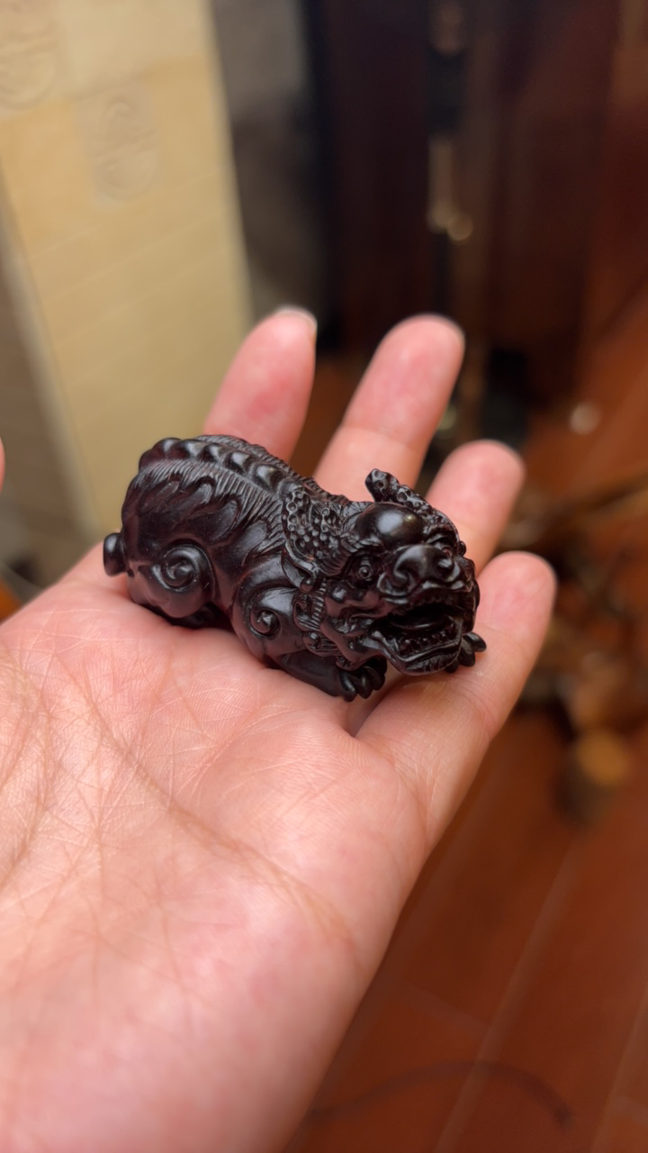 印度小叶紫檀老料纯手工貔貅卧像