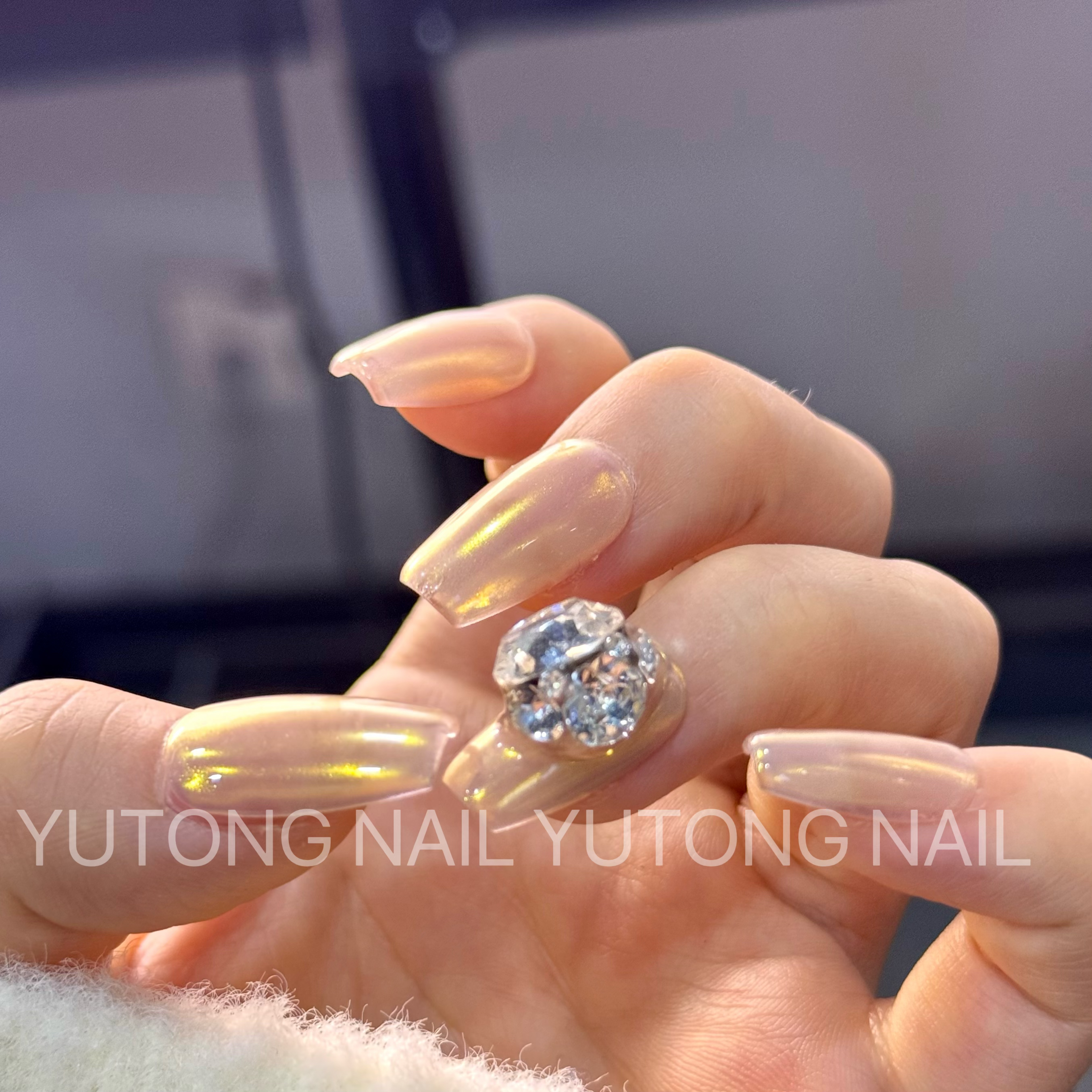 梦幻极光手工穿戴甲带钻气质显白高级感秋冬新款可拆卸甲片