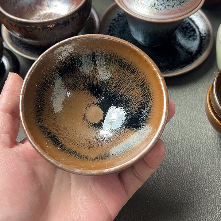 茶盏好想和她谈一下心了