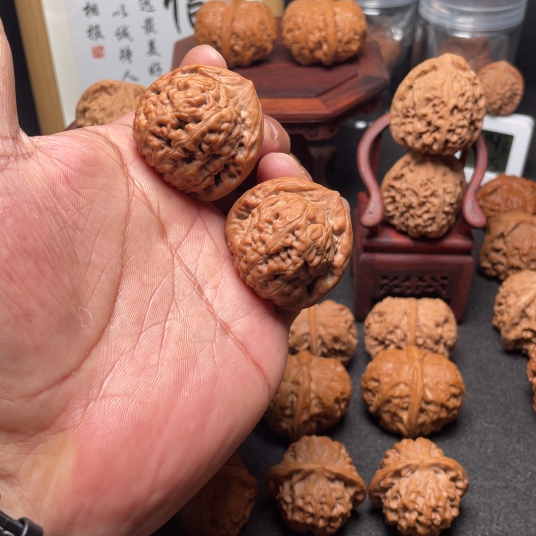 文玩核桃吊坠小*38金字塔