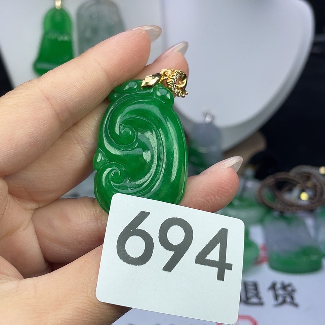 翡翠未镶嵌吊坠(赠链)