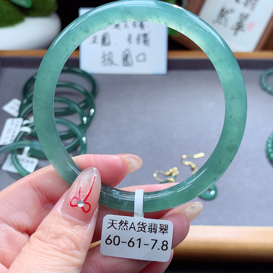 翡翠手镯（圆镯）未镶嵌