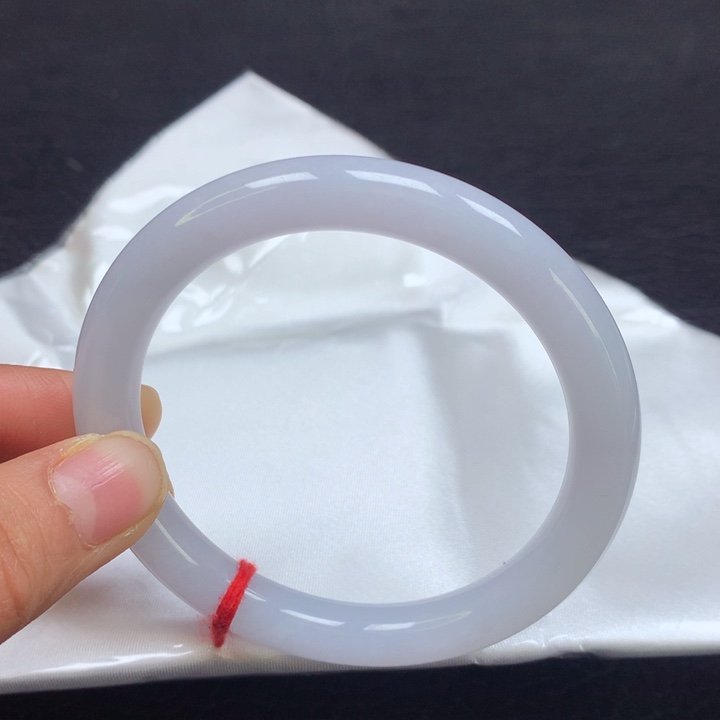 翡翠手镯（圆镯）未镶嵌57圈