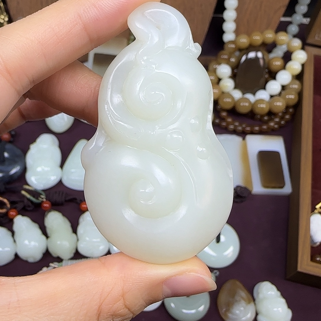 和田玉未镶嵌颈饰