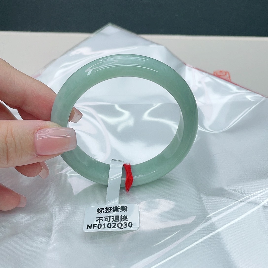 翡翠手镯未镶嵌正53