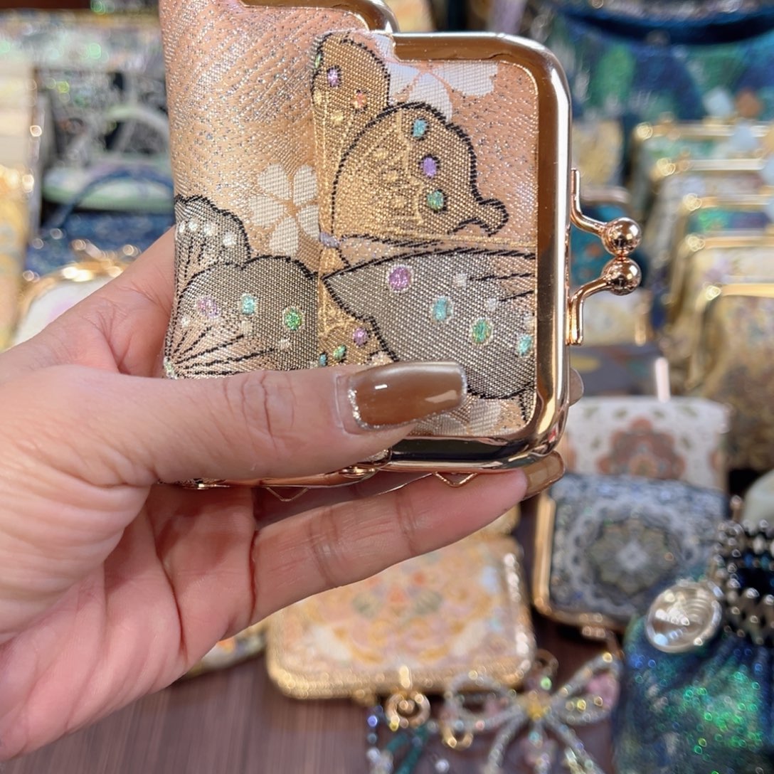 境***境蚕丝福利口红套包