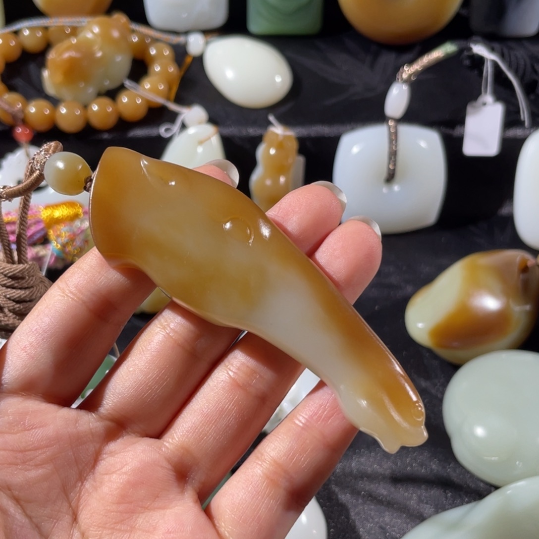 中***和和田玉未镶嵌颈饰