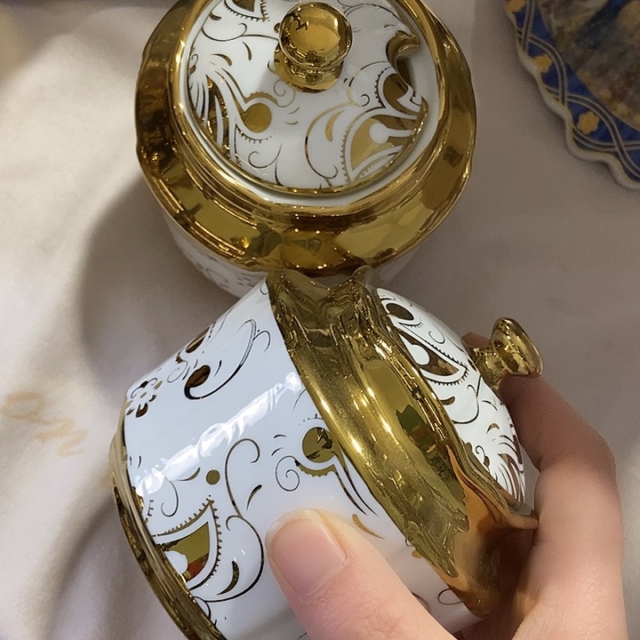 瓷片微瑕2只…………………………………