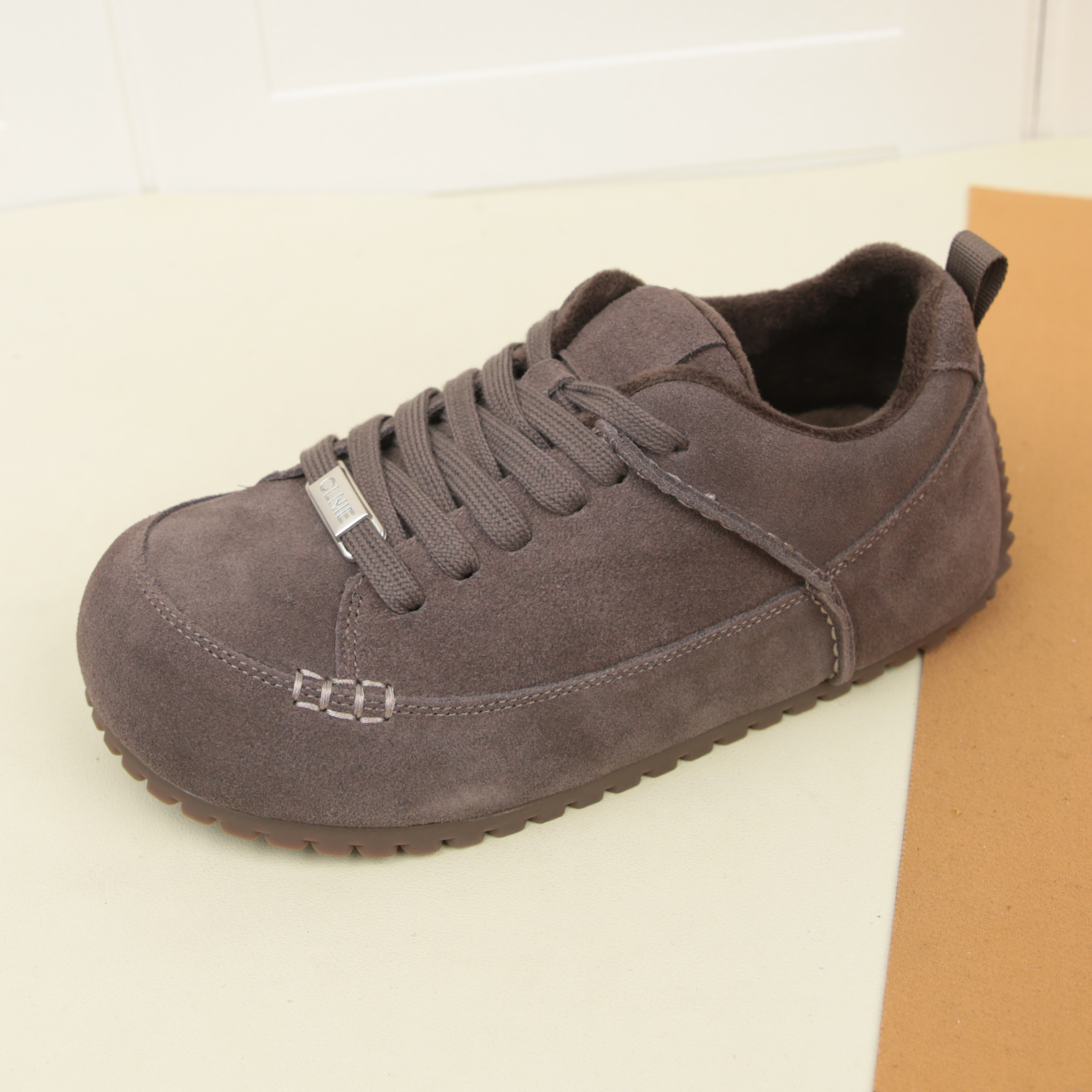 4097冬季新款磨砂真皮丑萌大头厚底板鞋女加绒保暖复古运动休闲鞋