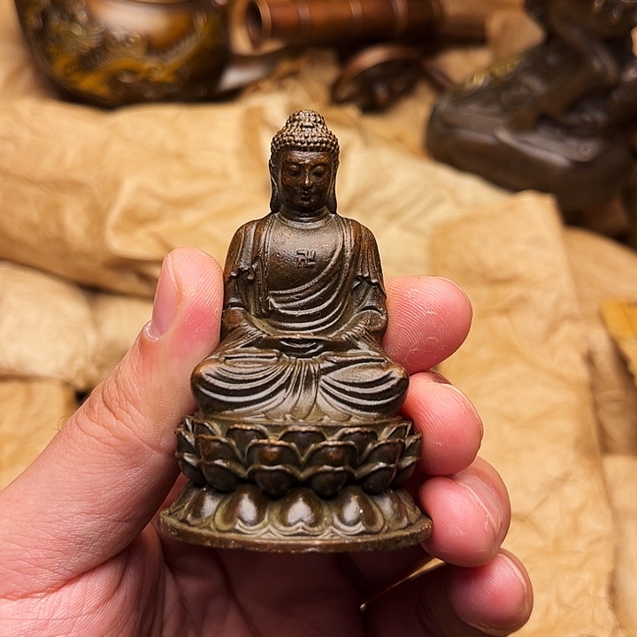 精美铜器做工精湛 