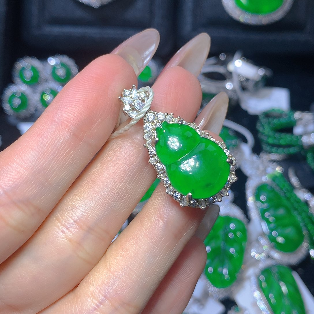 翡翠颈饰银S925镶嵌翡翠