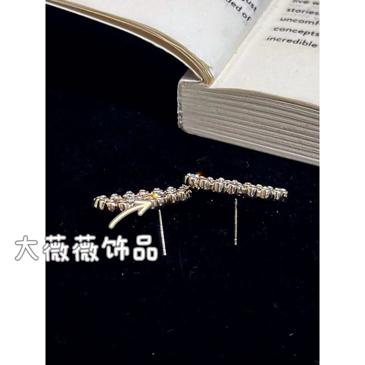 铜合金耳饰 镂空爱心轻奢耳饰-67723