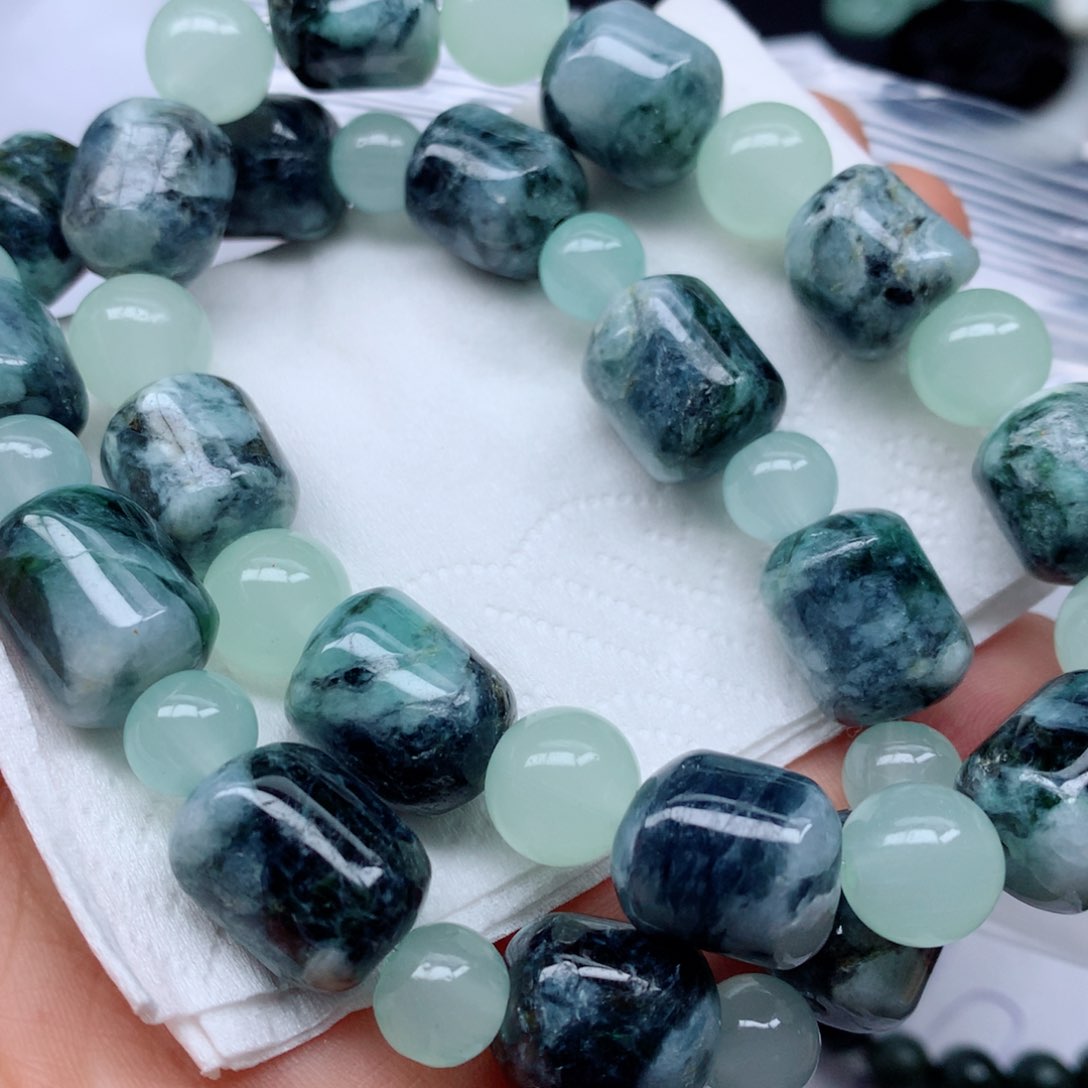 翡翠颈饰未镶嵌翡翠