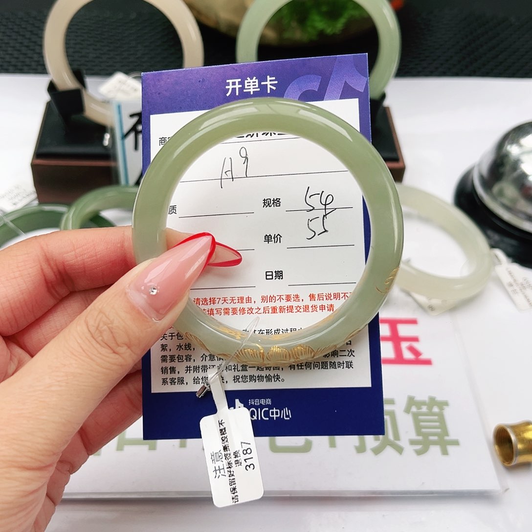 和田玉手镯未镶嵌